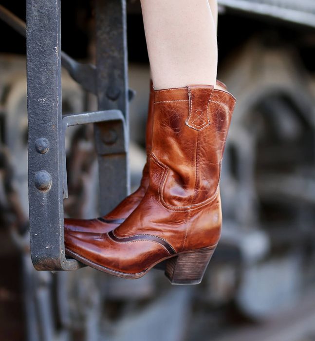 (image for) Basanti Cowgirl Zipper Boots Cognac & Teak Rustic Leather